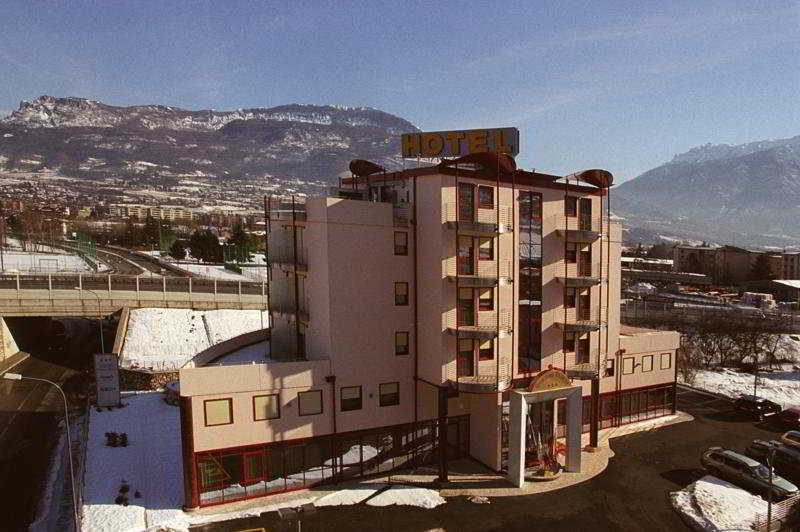 Hotel Sporting Trento Exterior foto